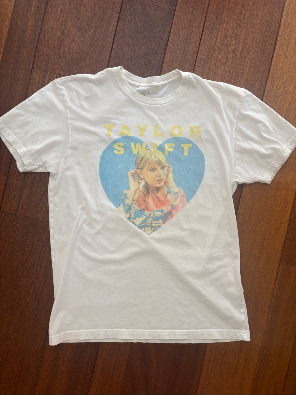 Taylor Swift Capital One Lover T-Shirt - Picture 2 of 3